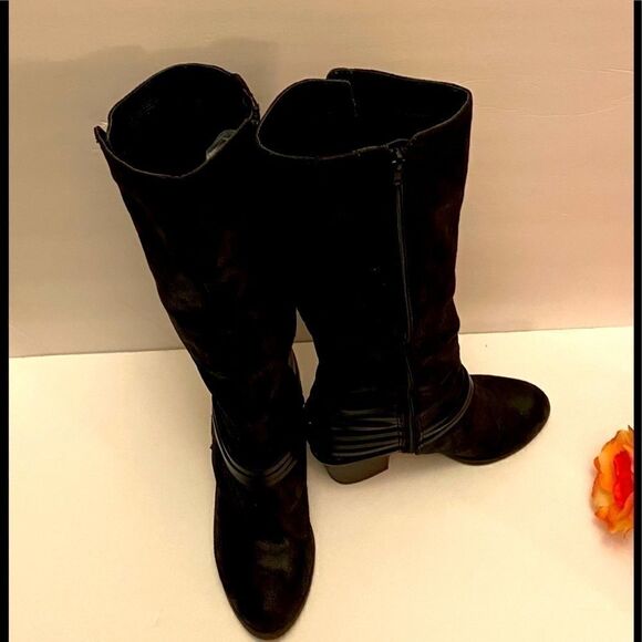 💥American Eagle outfitters suede heel boots Size: 8.5 - Picture 1 of 6